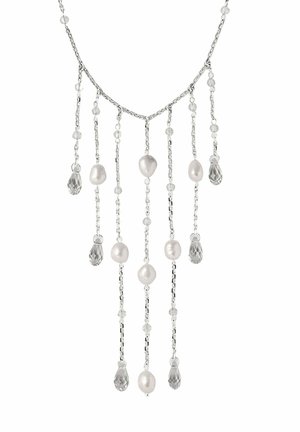 Collar de cadena plateada con nueve hilos colgantes que alternan perlas blancas y cuentas de cristal facetado transparente.