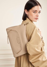LANCASTER DUNE - Sac à main - beige foncé