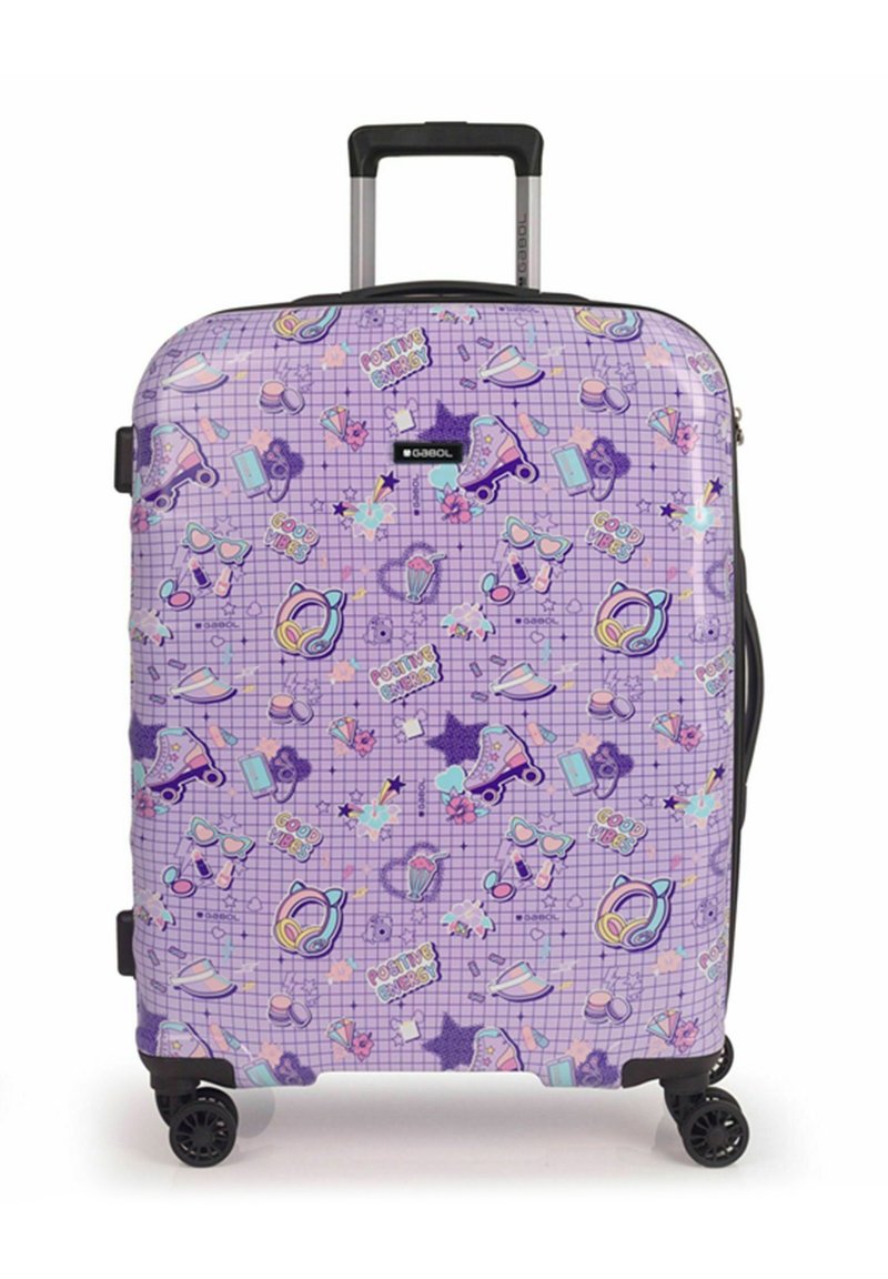 Valigia rigida con un motivo a griglia viola, decorata con grafiche colorate di pattini a rotelle, cuffie e stelle. Presenta una maniglia retrattile e quattro ruote.
