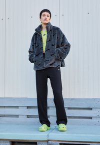 Nike Sportswear Talvitakki - dark smoke grey/black