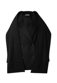 Zwarte wollen cape met een dubbelgebreeched ontwerp, voorzien van grote knopen en een gedrapeerd silhouet. Glad textuur en een op maat gemaakte pasvorm.