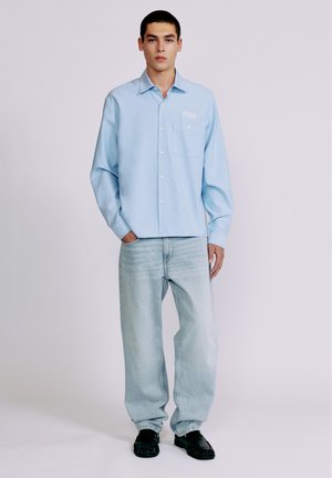 PULL&BEAR, LONG SLEEVE WITH EMBROIDERY - SHIRT - Košeľa - light blue