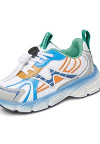 Sneaker bianca con dettagli blu, arancione e verde. Presenta una tomaia in rete, una suola in gomma e un tassello per una facile calzata, con un sistema di chiusura a lacci.