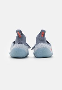Nike Performance UNISEX - Tenisice za cestovno trčanje - light armory blue/hyper orange-football grey