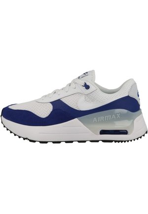 Baskets blanches avec des accents bleus, matériaux en mesh et daim, bout rond et amorti Air Max visible dans le talon transparent. Semelle extérieure en caoutchouc noir.