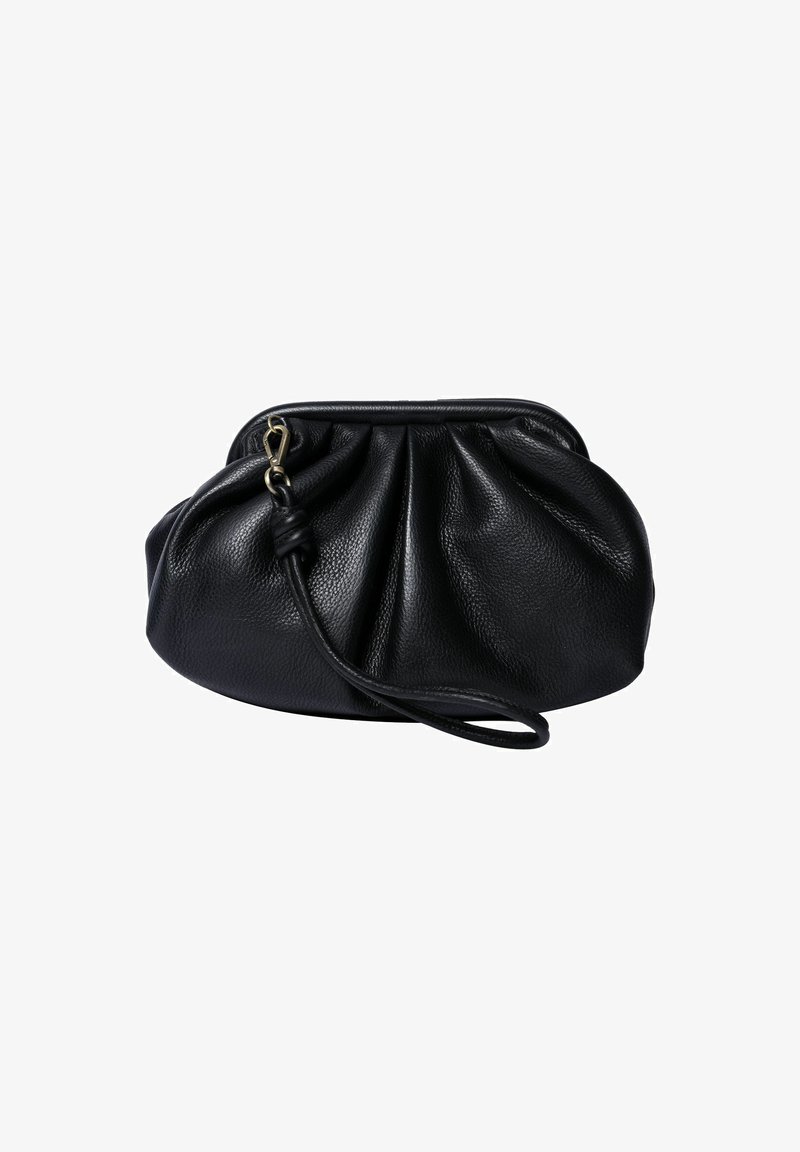 Juoda odinė rankinė su surinktą dizainą, išlenkta forma ir trumpa rankena. Turi užsegimą ir tekstūruotą paviršių.