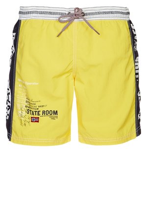 Shorts de bain jaunes avec panneaux latéraux noirs, ceinture blanche, écusson drapeau rouge-blanc-bleu, impression de texte à l'avant et cordon à la taille.