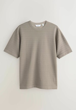 Beżowa prążkowana koszulka z krótkim rękawem i okrągłym dekoltem, rozmiar średni, prezentowana na białym tle.