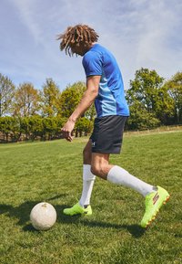 Skechers Performance SKX 1.5 ACADEMY FG - Chaussures de football pour terrain sec - yellow/black