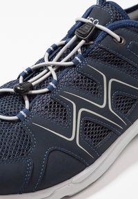 ECCO TERRACRUISE LT M - Stringate sportive - marine/concrete
