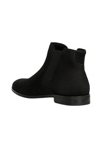 Czarne zamszowe botki za kostkę o eleganckim designie, z elastycznymi bocznymi panelami, zaokrąglonym noskiem i niskim słupkowym obcasem.