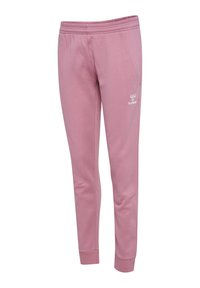 Roze katoenen joggers met een elastische tailleband, taps toelopende benen en een klein wit logo aan de linkerkant. Zachte textuur, minimalistisch ontwerp.