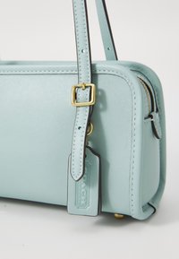 COACH SWING ZIP BAG 20 - Sac à main - light blue