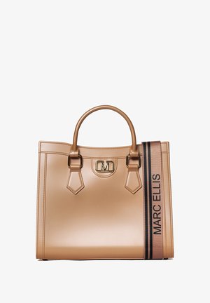 Beige synthetische Handtasche mit zwei kurzen Griffen, goldenen Beschlägen und einem seitlichen Riemen, der den Text "MARC ELLIS" in Schwarz trägt, glatte Textur.