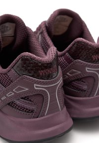 Woden FREJA - Tenisice - cherry