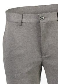 Grijze broek van gestructureerde stof, met een knoopsluiting en een tailleband met lussen voor een riem, licht taps toelopend design.