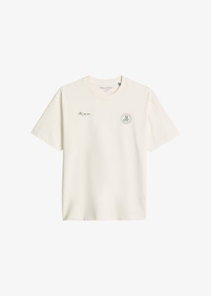 Λευκό unisex T-shirt με κοντά μανίκια και στρογγυλή λαιμόκοψη, μικρό λογότυπο στο αριστερό στήθος και το κείμενο «It’s on us.» στο δεξί στήθος.