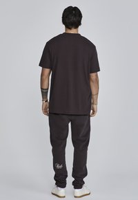 SIKSILK SIGNATURE - Basic póló - brown
