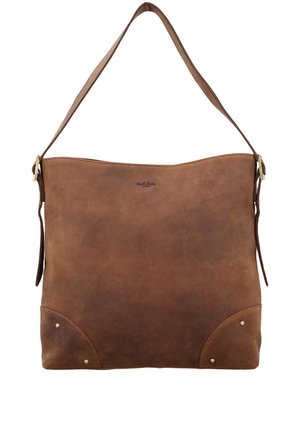 Bolso de hombro de cuero marrón con correa ajustable y pequeños remaches metálicos decorativos en las esquinas inferiores.