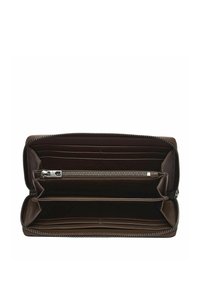 Cartera de cuero marrón con cierre de cremallera, múltiples ranuras para tarjetas y un compartimento central con cremallera para monedas. Textura suave y forma rectangular.