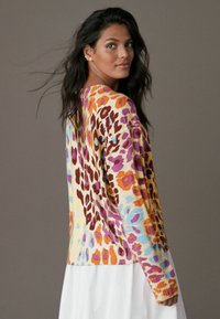 Next COSY CREW NECK - Džemperis - animal bright