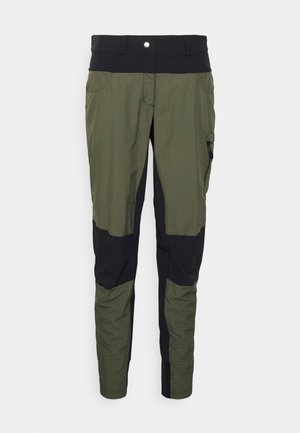 Groene en zwarte buitenbroek, met een hoge elastische tailleband, een cargozak en verstevigde knieën voor extra duurzaamheid.