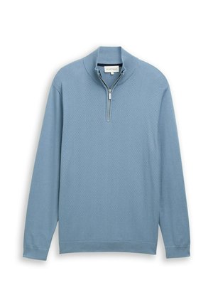 Pulover bleu deschis cu guler cu fermoar la un sfert, având un model herringbone, manșete cu fir elastic și o textură moale.