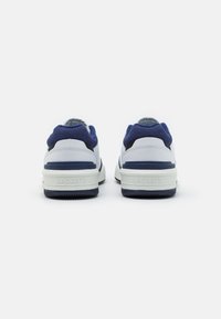 Lacoste LINESHOT - Sportcipő - white/navy