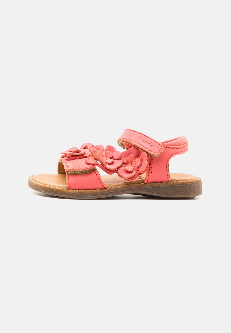 Rosa lærsandaler med blomstermotiv, justerbar borrelåsrem, åpen tå-design og en brun gummi såle. Egnet for hverdagsbruk.