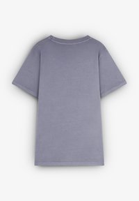 T-shirt grigia a maniche corte realizzata in tessuto morbido, con scollatura rotonda e design semplice, senza motivi o decorazioni.