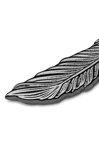 Dekorativt objekt i form av ett blad i svart metall, med detaljerade ådringar och en slät, blank yta, samt en platt botten och rundade kanter.