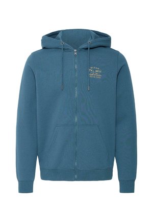 Sweat à capuche bleu zippé avec cordon de serrage, poches avant, et petit texte jaune à gauche de la poitrine indiquant "B.L.E.N.D The Best of the Denim Workers Estd 1993."