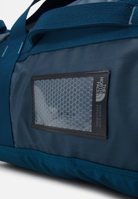 The North Face BASE CAMP VOYAGER DUFFEL 62L UNISEX - Sportinis krepšys - midnight petrol/algae blue