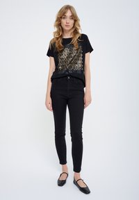 Greenpoint - T-shirt z nadrukiem