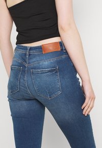 Noisy May NMKIMMY  - Jeans Tapered Fit - medium blue denim