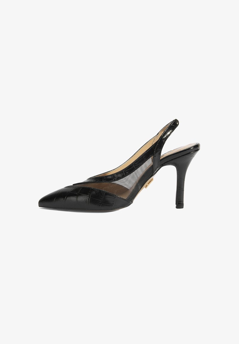 Escarpin à talon moyen noir avec un bout pointu, en cuir verni avec une texture crocodile. Il dispose d'un panneau en maille et d'un talon fin et haut.