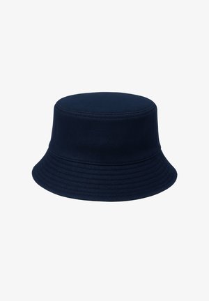 Cappello a secchiello blu navy con corona strutturata, ampio bordo inclinato verso il basso e finitura in tessuto strutturato. Parte superiore circolare e bordi rigati.