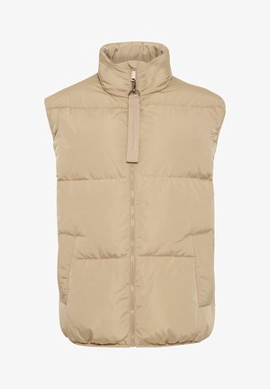 Beige gewatteerde vest met een hoge kraag, een ritssluiting aan de voorkant en twee zijzakken. Zachte textuur met een pluffige uitstraling en minimaal detail.