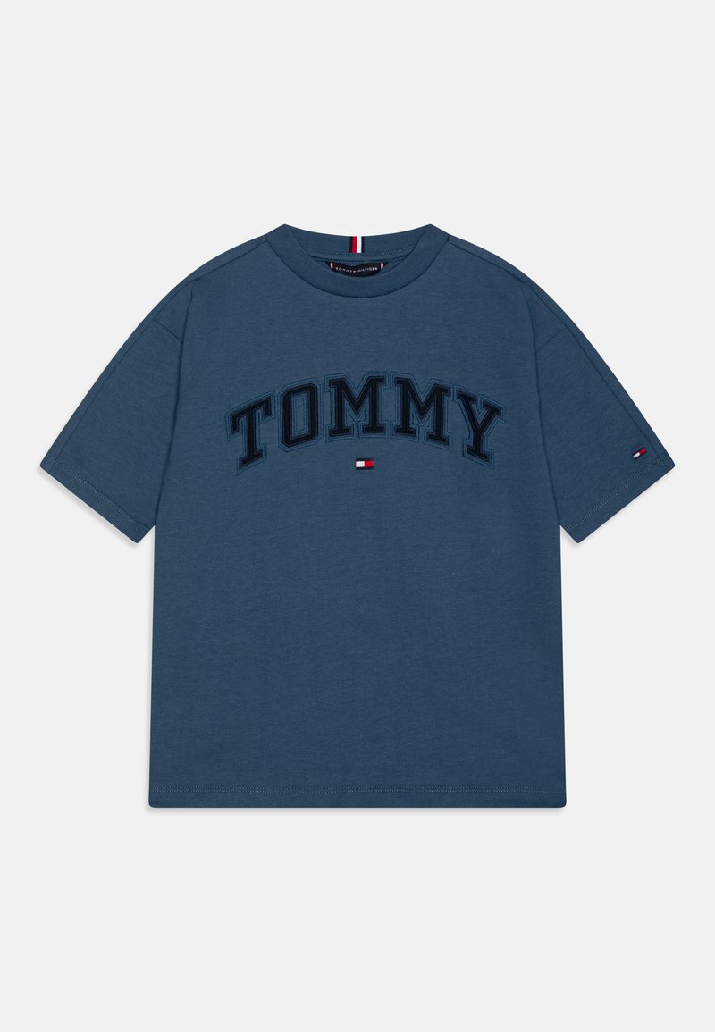 Tommy Hilfiger VARSITY EMBROIDERY TEE - Majica kratkih rukava s printom - aegean sea