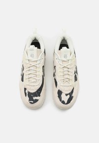 Nike Sportswear AIR MAX 90 FUTURA - Tossud - sail/black/chrome
