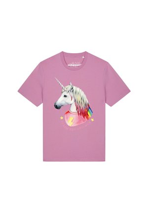 T-shirt rose avec une tête de licorne blanche, une crinière arc-en-ciel, un éclair jaune, des étoiles et le texte "Flash the Unicorn" sur le devant.