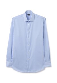 Camisa de botones de manga larga de color azul claro con rayas verticales blancas y azules, cuello extendido y puños abotonados, extendida sobre un fondo blanco.