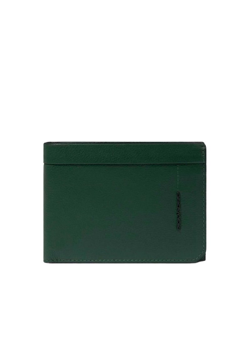 Portafoglio verde in pelle con una texture liscia, forma rettangolare e design minimalista. Presenta un logo discreto e dettagli di cucitura.
