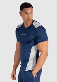 Smilodox MAISON  - T-shirt print - dunkelblau