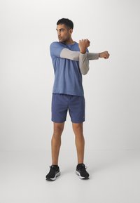 ASICS METARUN TOP - Sporta krekli - blue