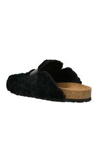 Černá pantofle na nazouvání s kožešinovou podšívkou a korkovou stélkou, otevřeným podpatkem a minimalistickým designem. Hladká textura s zaobleným tvarem.