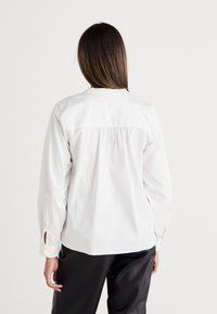 Selected Femme SLFMIRA VNECK - Bluse - bright white