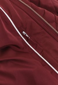 GANT QUILTED WINDCHEATER - Light jacket - wine red