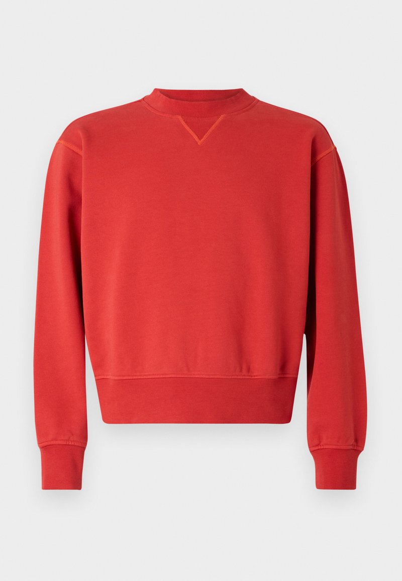 Rotes Sweatshirt mit rundem Ausschnitt und langen Ärmeln. Glatte Textur, gerippte Bündchen und Saum, mit einem subtilen V-Stich-Detail am Kragen.