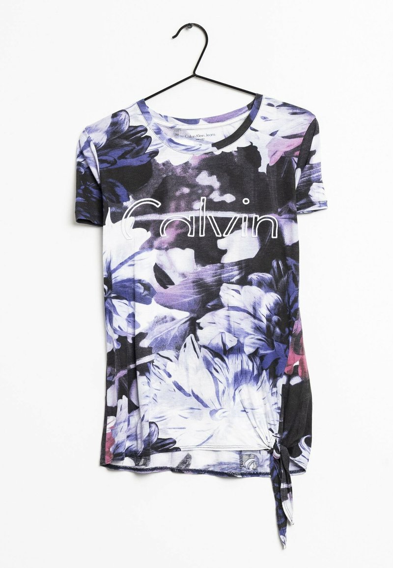Tričko s květinovým vzorem v purpurové, černé a bílé barvě. Má kulatý výstřih, krátké rukávy a detail uzlu na lemu. Logo "Calvin" v bílé barvě.